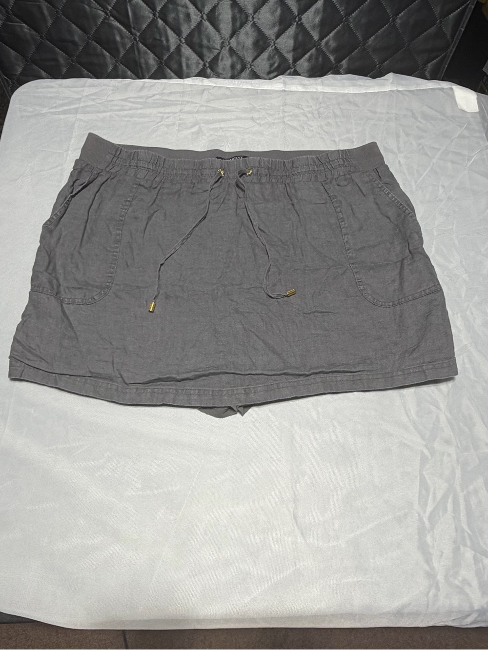 Ellen Tracy Drawstring Casual Skort in Gray with Gold Eyelets